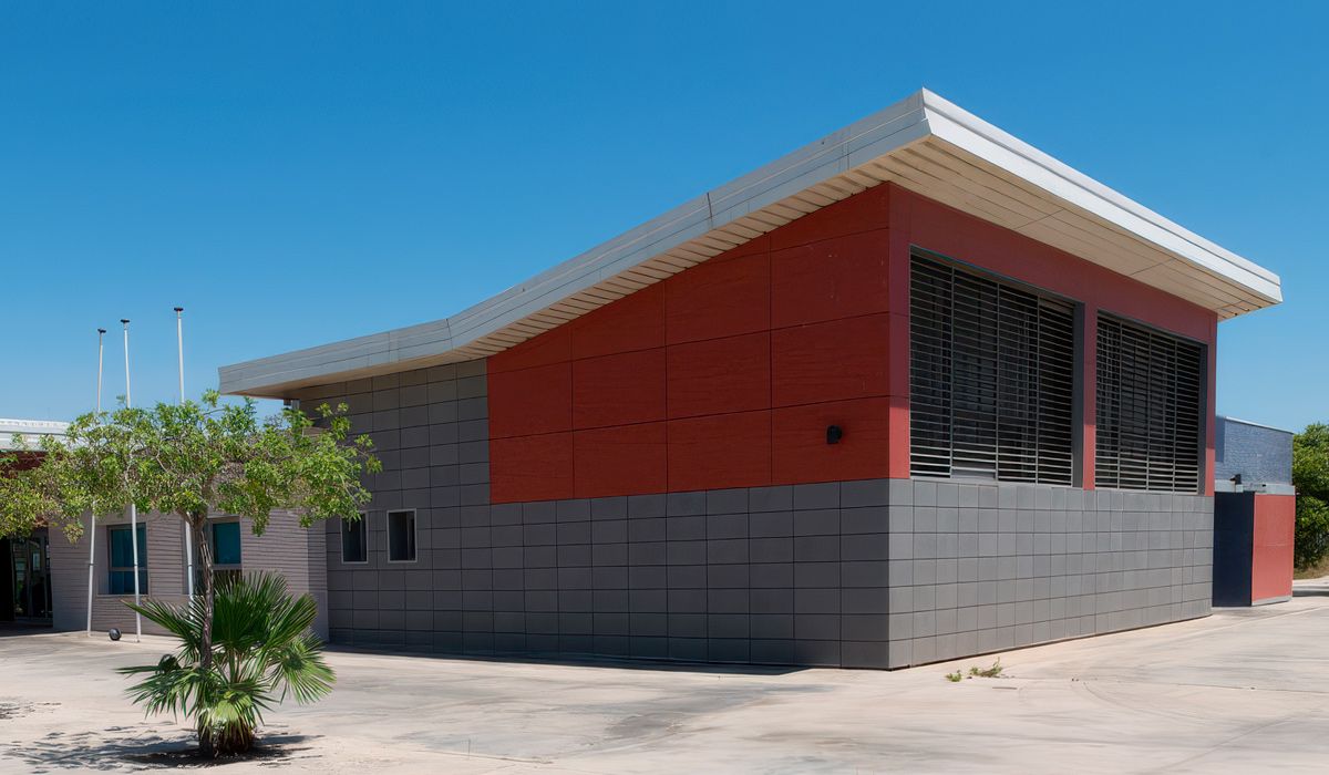 El Saliente: Escuela Infantil Universidad de Almería. La Cañada de San Urbano, Almería