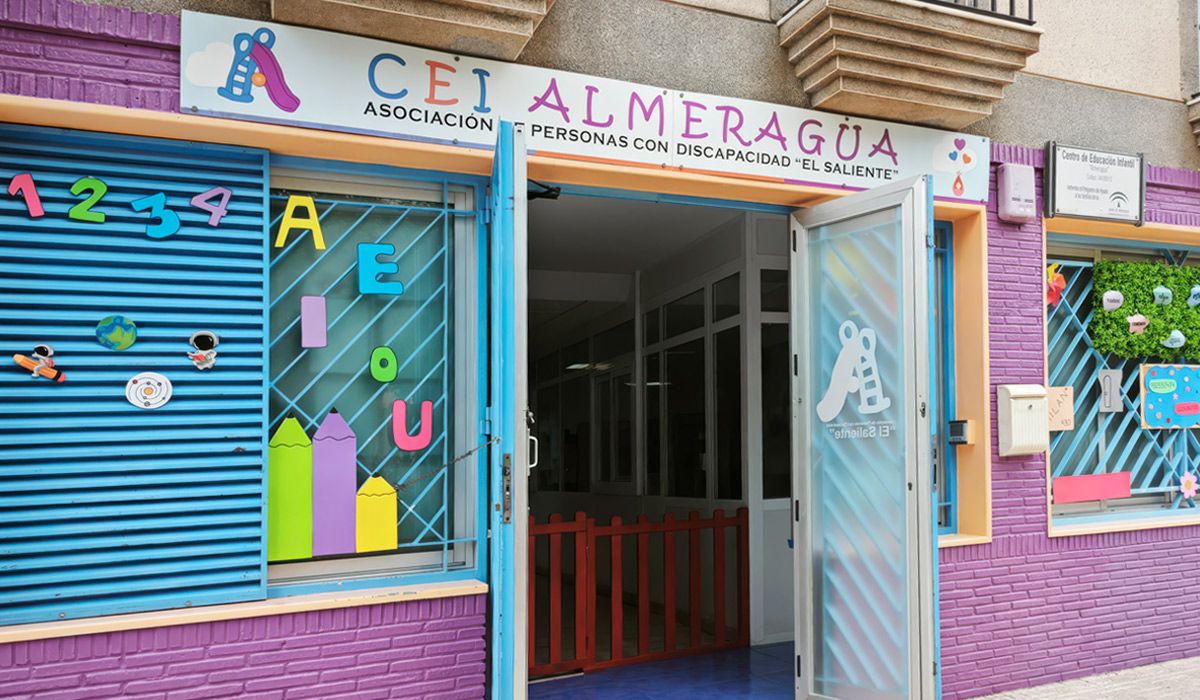 El Saliente: Centro de Educación Infantil Almeragua. El Parador de las Hortichuelas (Roquetas de Mar)