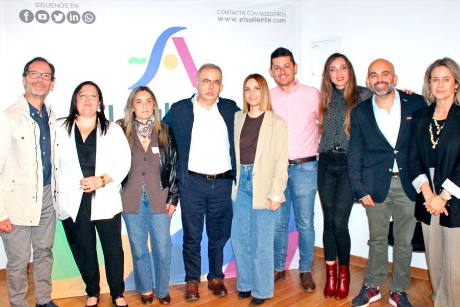 Noticia: La asamblea general de la Asociación El Saliente respalda a su presidente y la junta directiva en un momento complicado