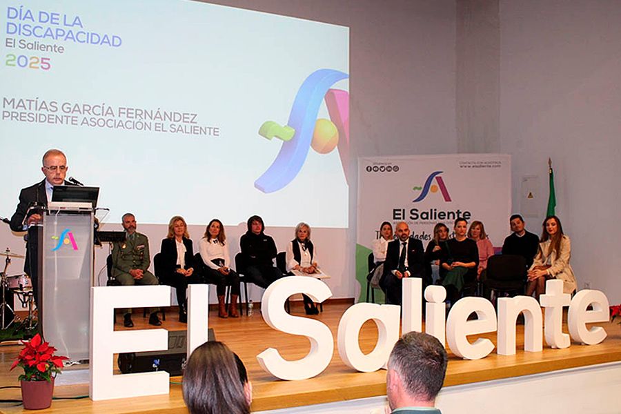 Noticia: El Saliente reconoce el compromiso y la superación y reivindica una sociedad más justa e igualitaria