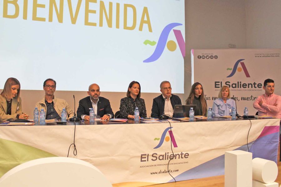 Foto 1: La asamblea general de la Asociación El Saliente respalda a su presidente y la junta directiva en un momento complicado