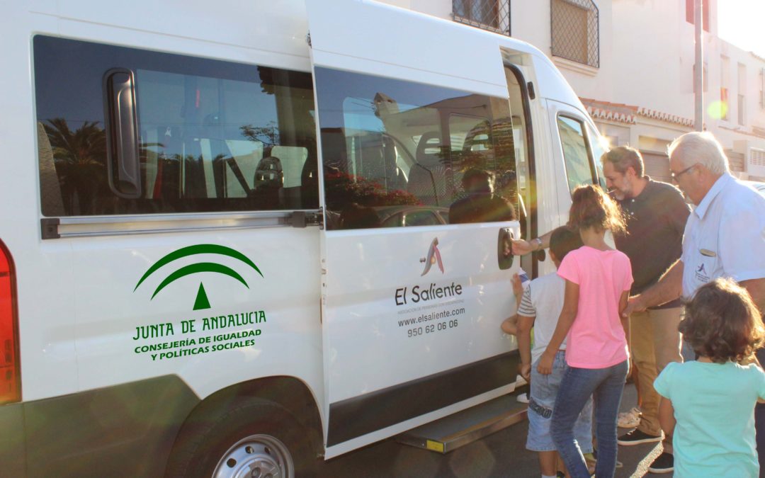 El Saliente adquiere un vehículo adaptado para personas con discapacidad y mayores