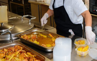 El Saliente y la Fundación Almeriense de Personas con Discapacidad distribuyen 21.039 menús saludables a familias con hijos y personas mayores de 65 años con escasos recursos